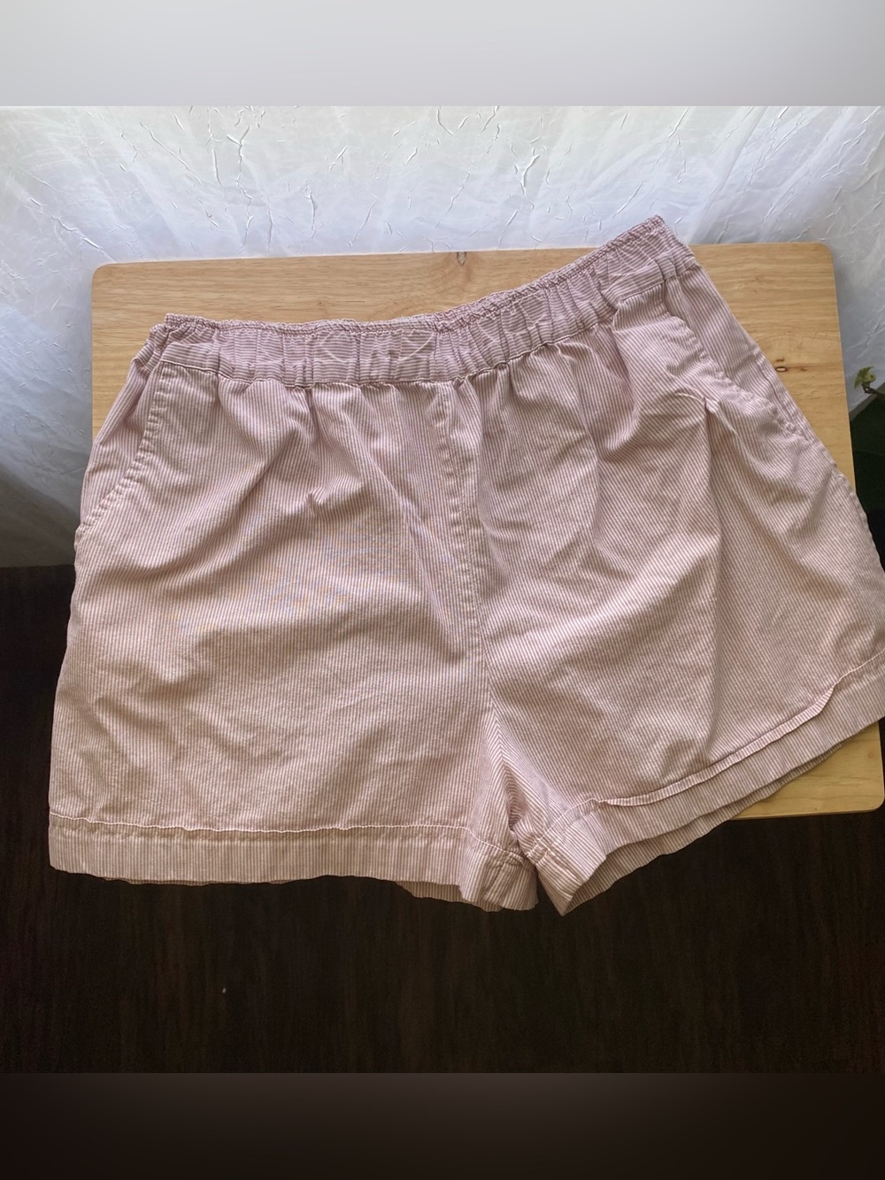 Forever 21 pink striped shorts Size L 
100% cotton.